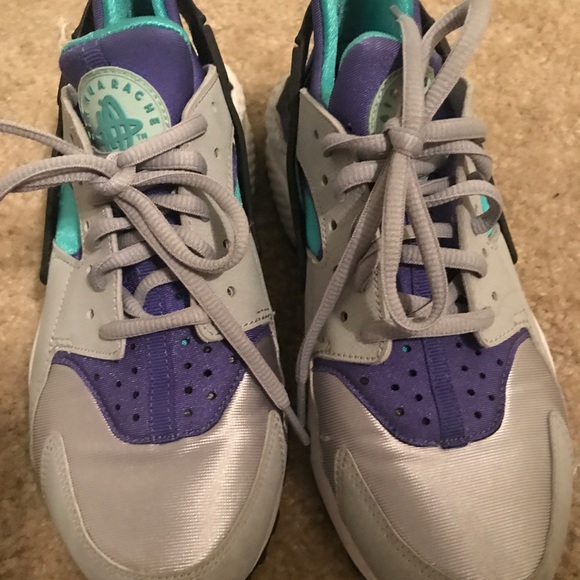 Huaraches 7.5 worn once selling for 50.00 - Picture 2 of 3