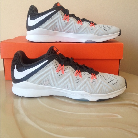 NWT women's NIKE shoes - Picture 3 of 8