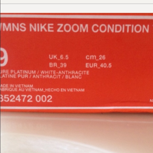 NWT women's NIKE shoes - Picture 8 of 8