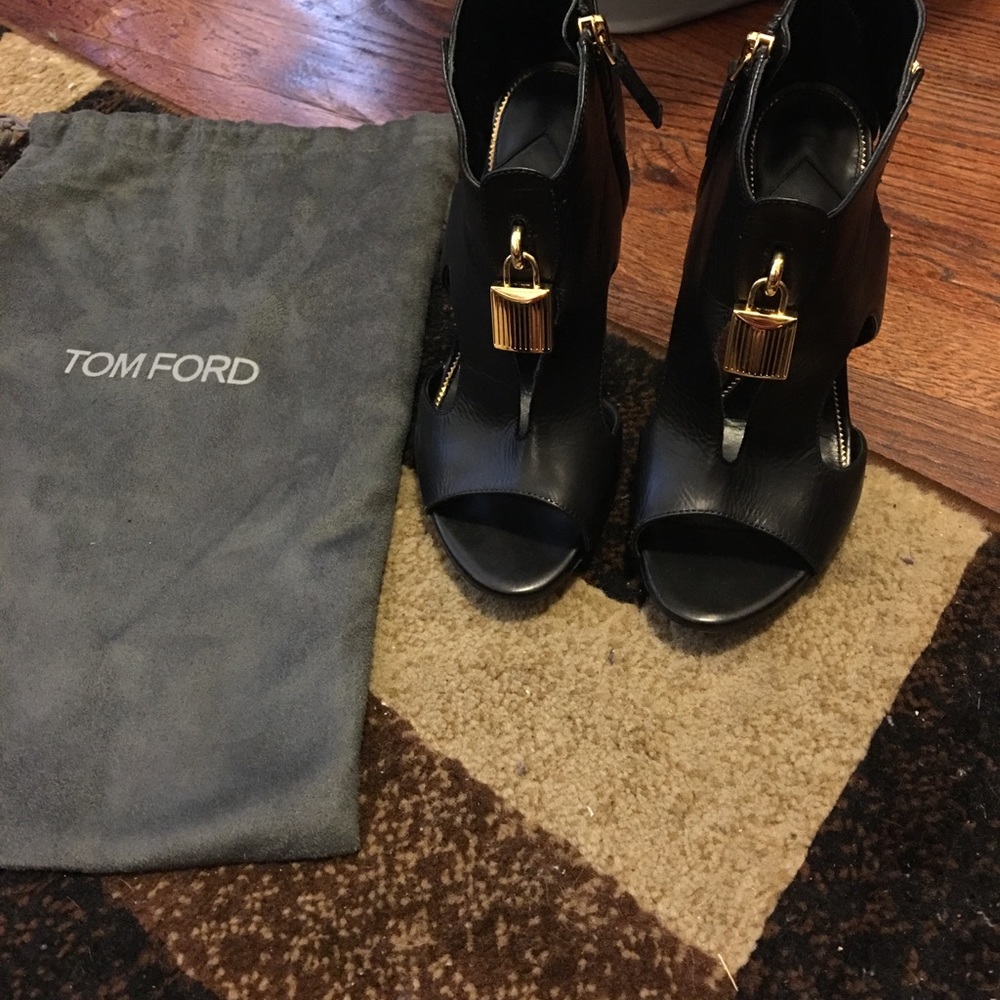TOM FORD open toe lock booties