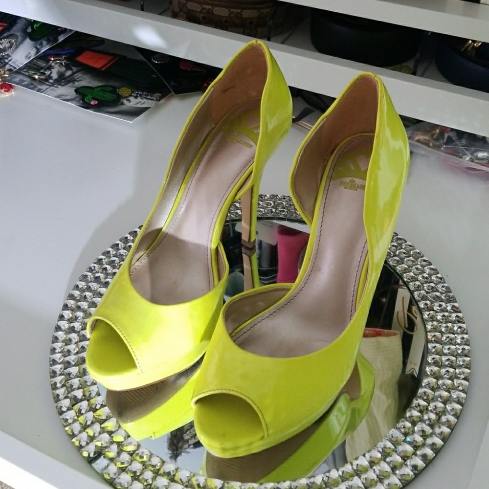 Fergalicious by Fergie yellow peep toe pumps