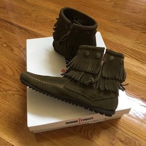 Minnetonka ankle boots (never worn)