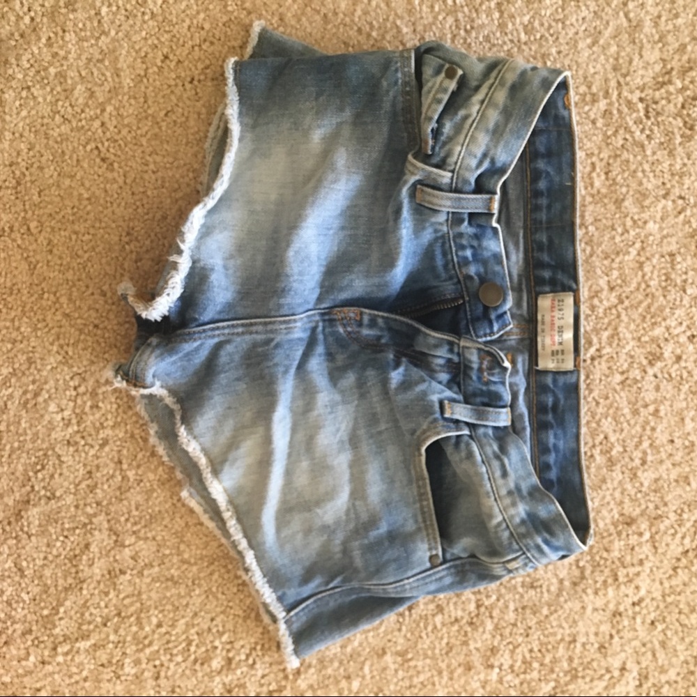 Zara jean shorts (2nd picture modeling them)