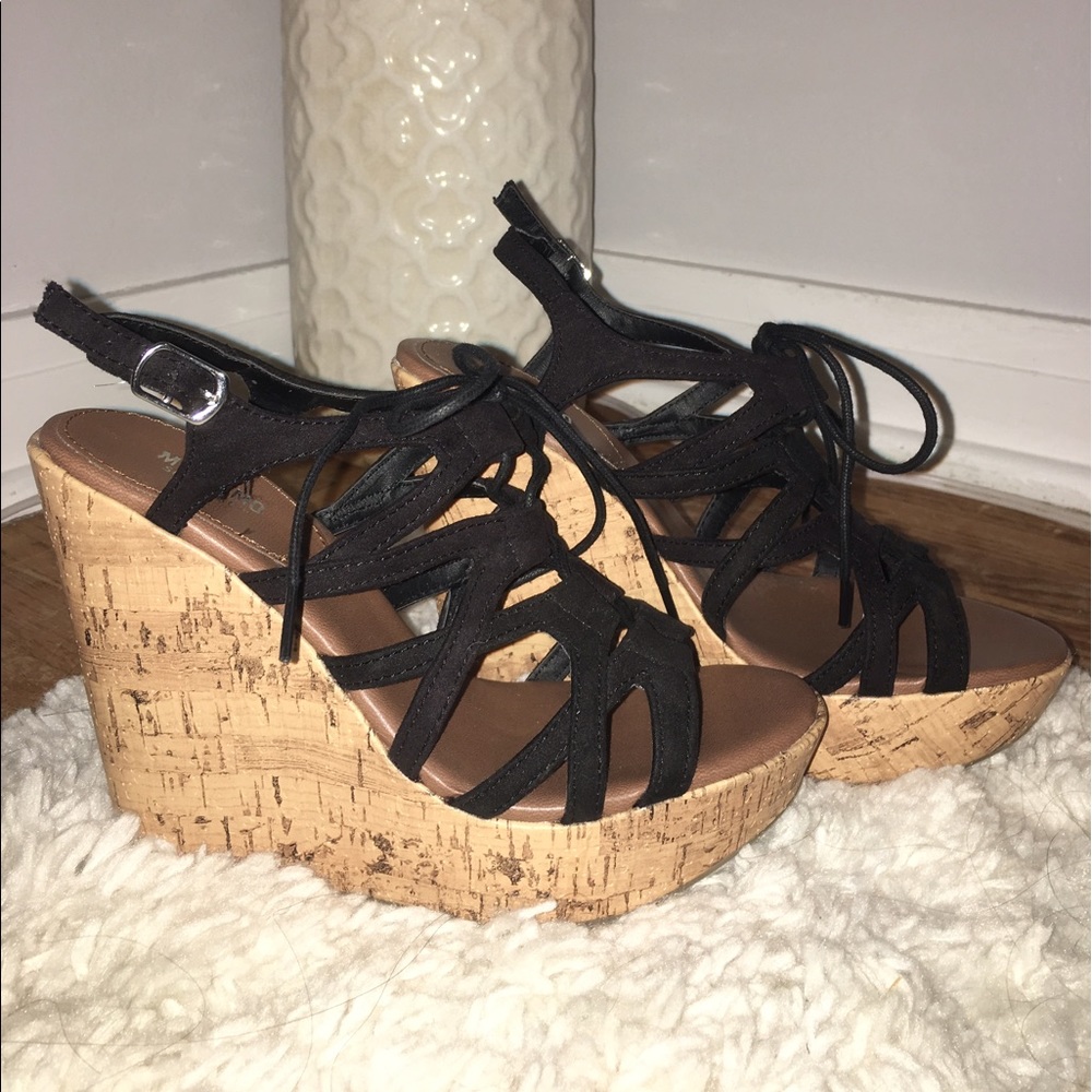 BLACK TRENDY lace up cork wedges
