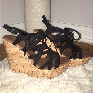 BLACK TRENDY lace up cork wedges