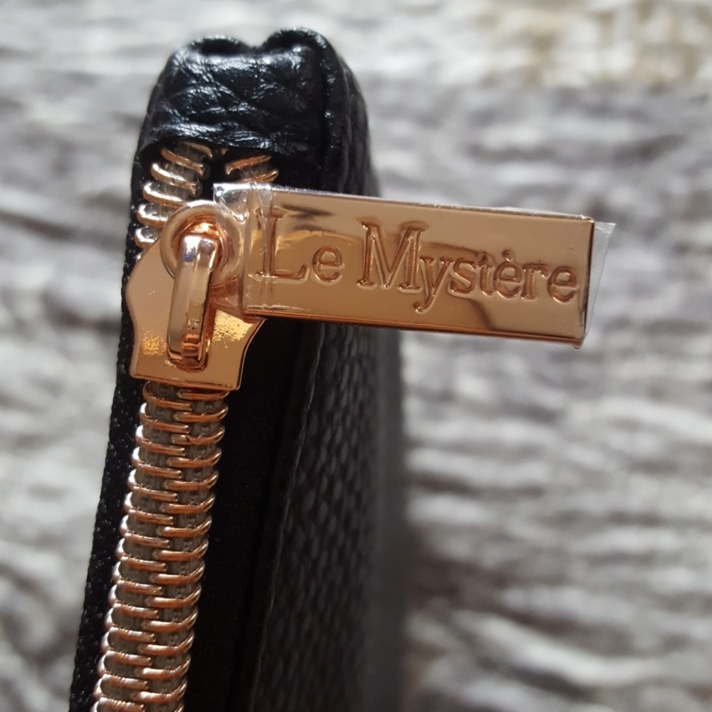 🎉HP🎉 Le Mystere Female Empowerment Makeup Clutch Bag - Picture 2 of 2