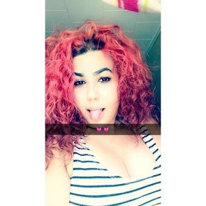 Meet your Posher, Elise