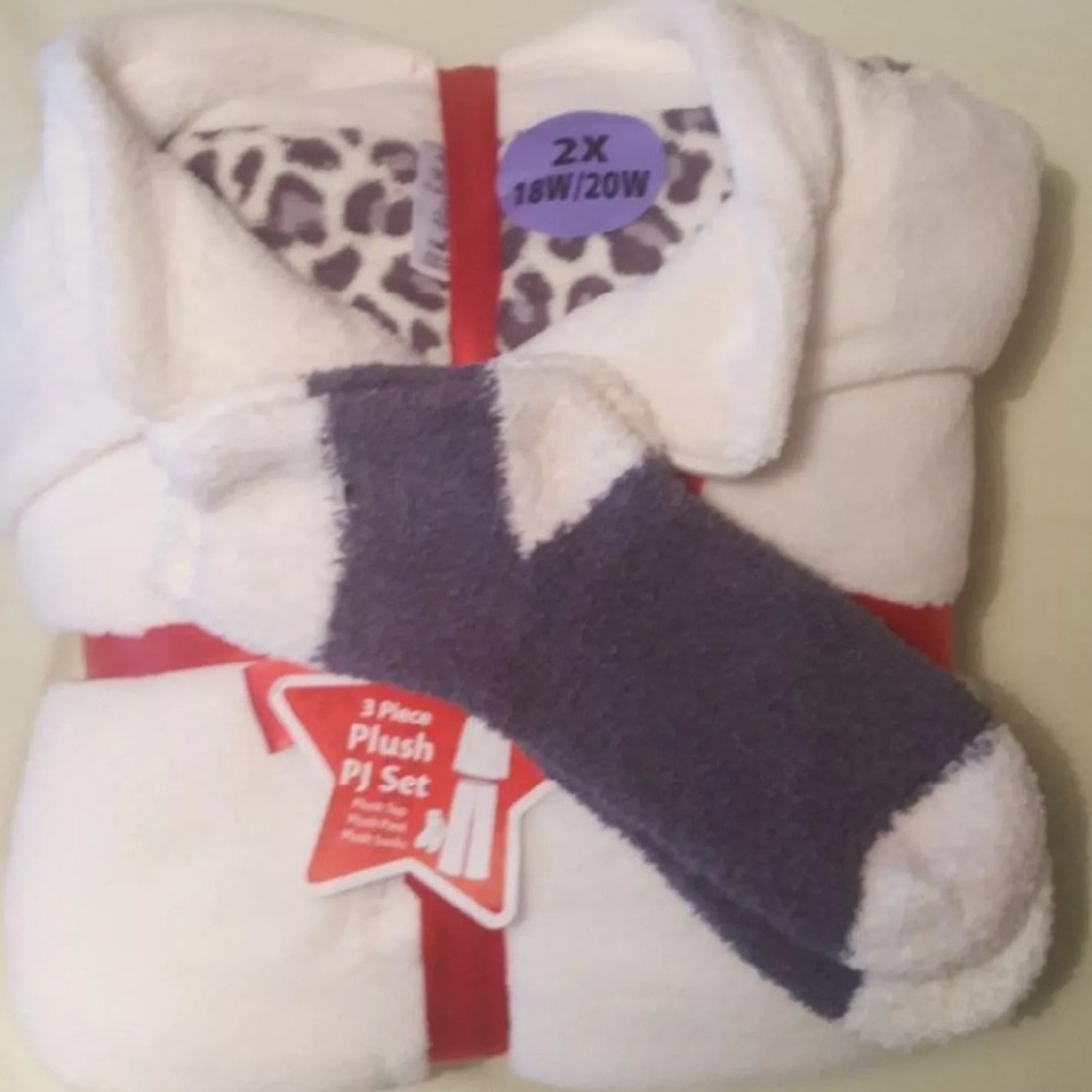 Woman's Plus Size Fleece 3 Pc PJ Set