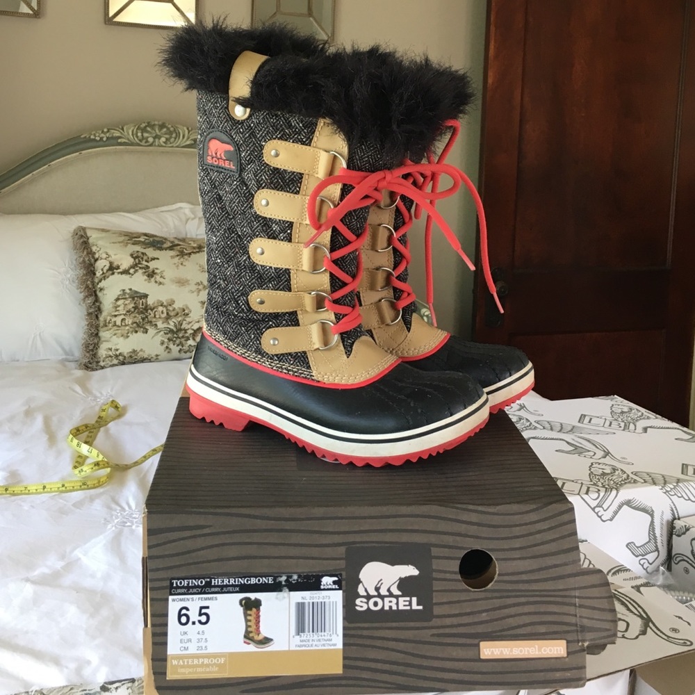 Sorel "Tofino" boots.