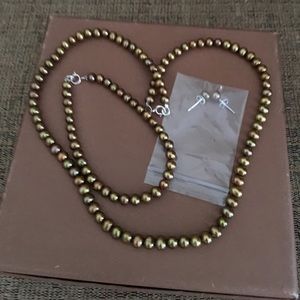 Gold pearls sets