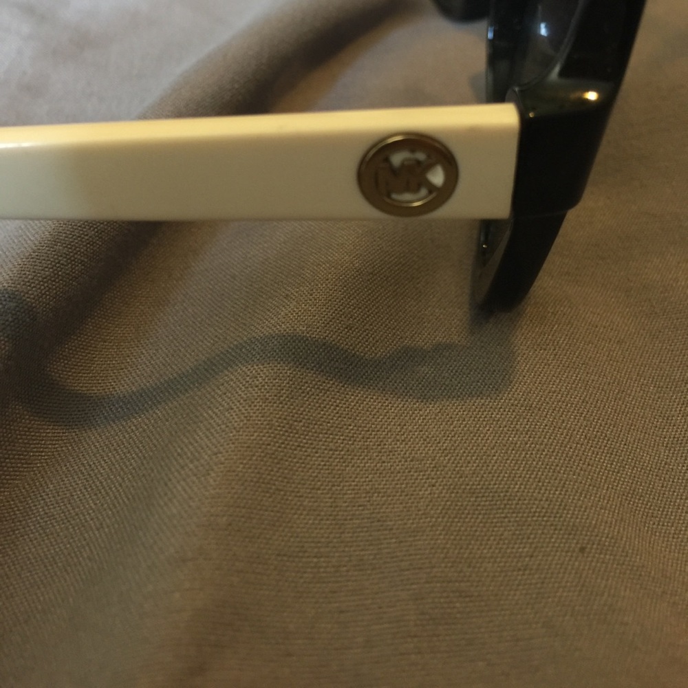 Michael kors sunglasses - Picture 2 of 5