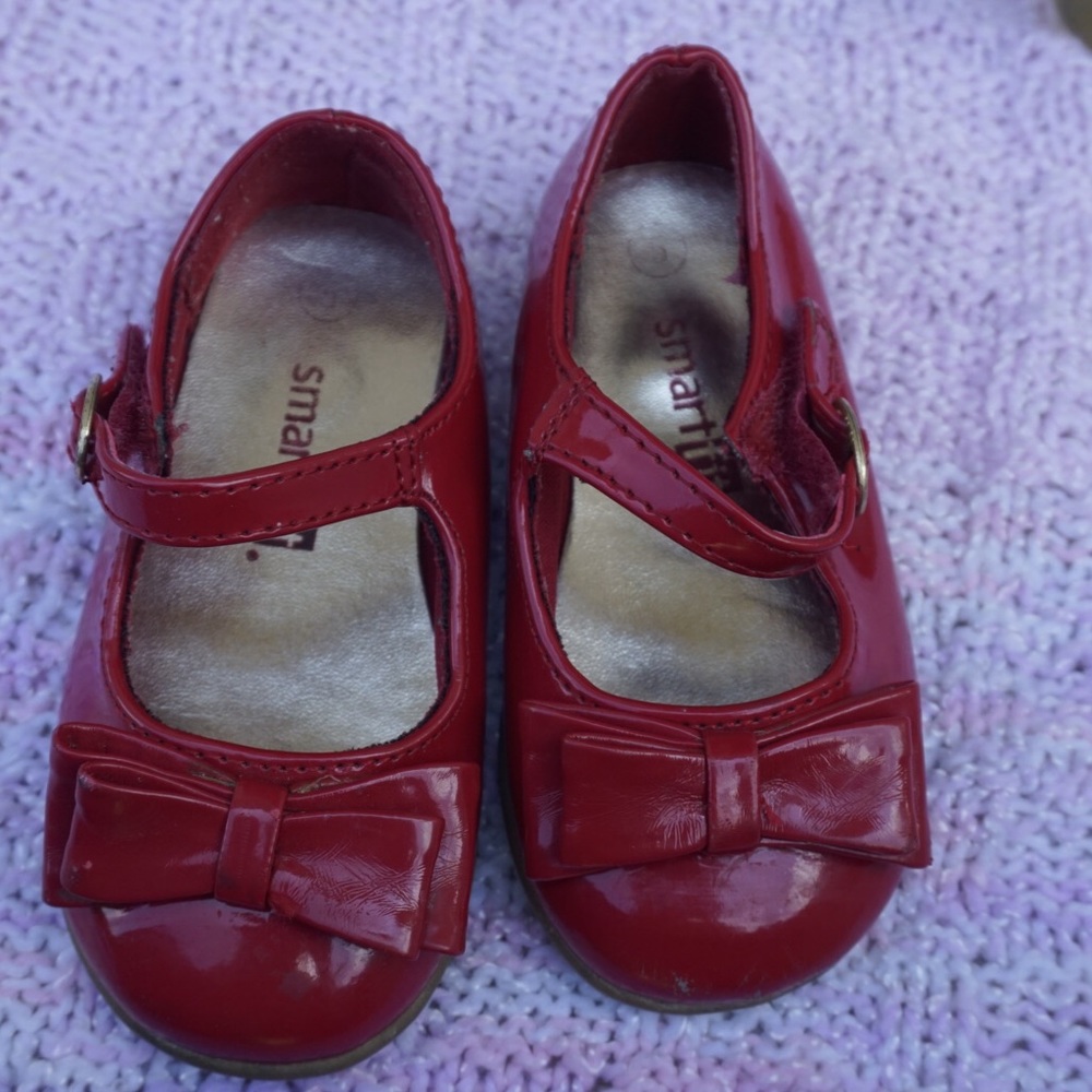Smart fit red bow flats