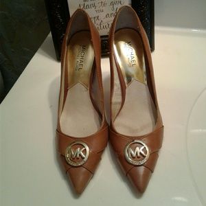 Michael Kors logo pointed toe heels 6.5 Michael Kors logo pointed toe heels 6.5