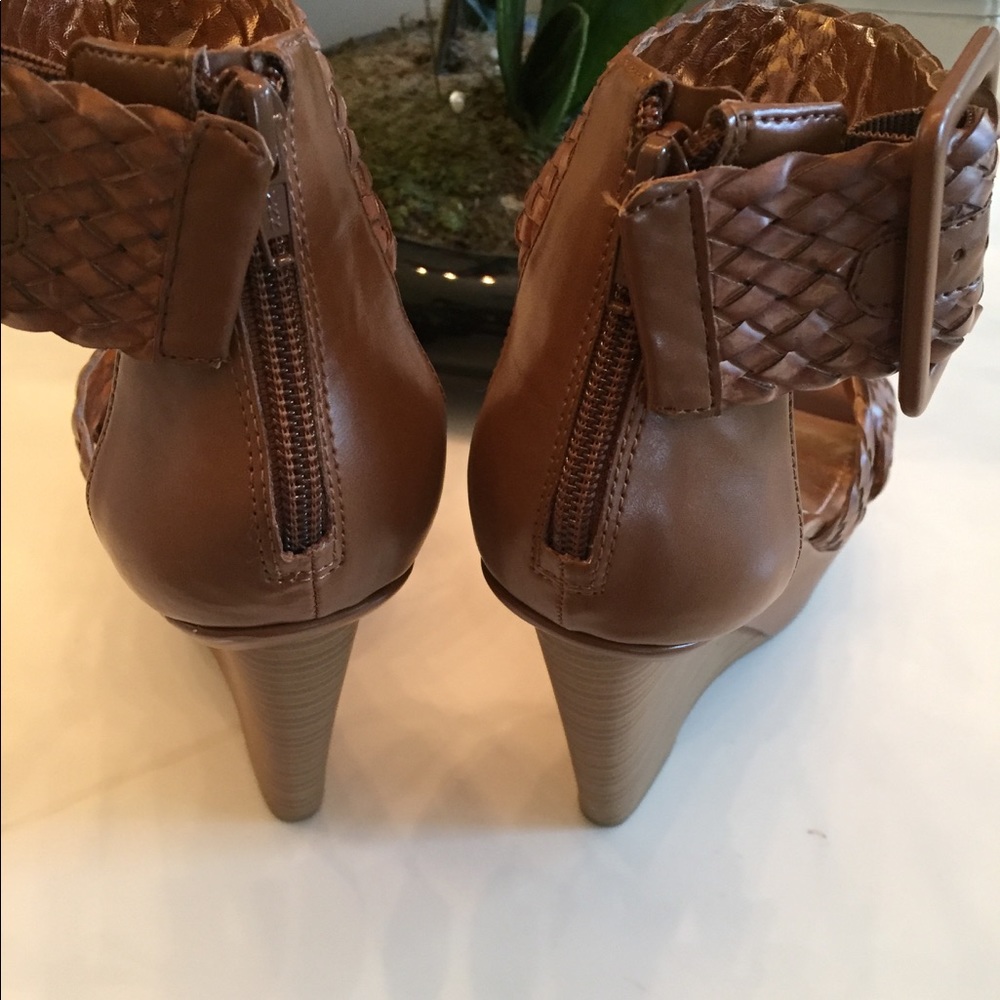 BCBG wedges - Picture 3 of 5