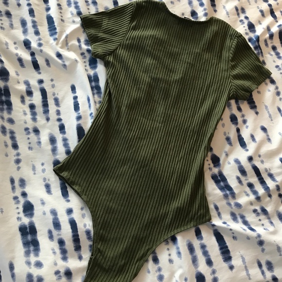 ❌SOLD - Ribbed Bodysuit - Picture 3 of 3