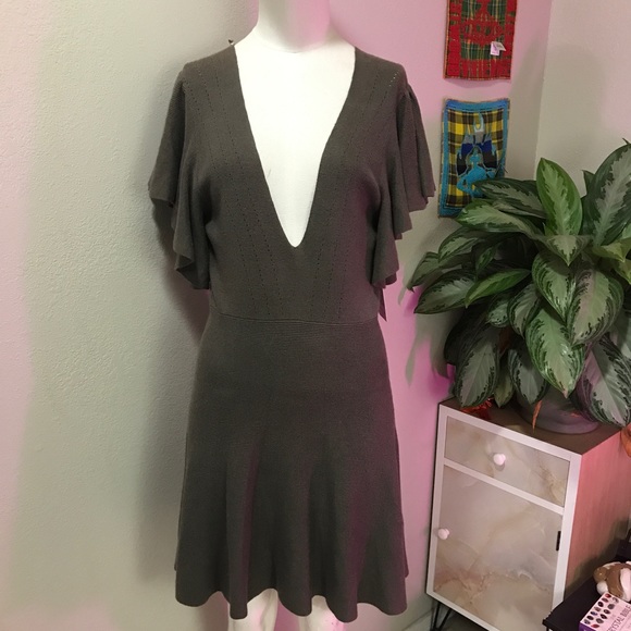 Free People Dresses & Skirts - FREE PEOPLE SZ M OLIVE RUFFLE CUT OUT DRESS