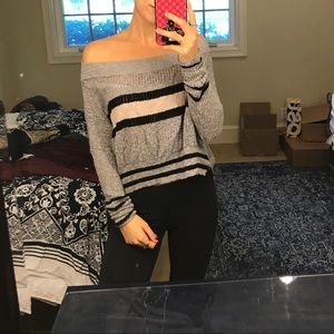 FREE PEOPLE SWEATER SIZE MEDIUM FREE PEOPLE SWEATER SIZE MEDIUM