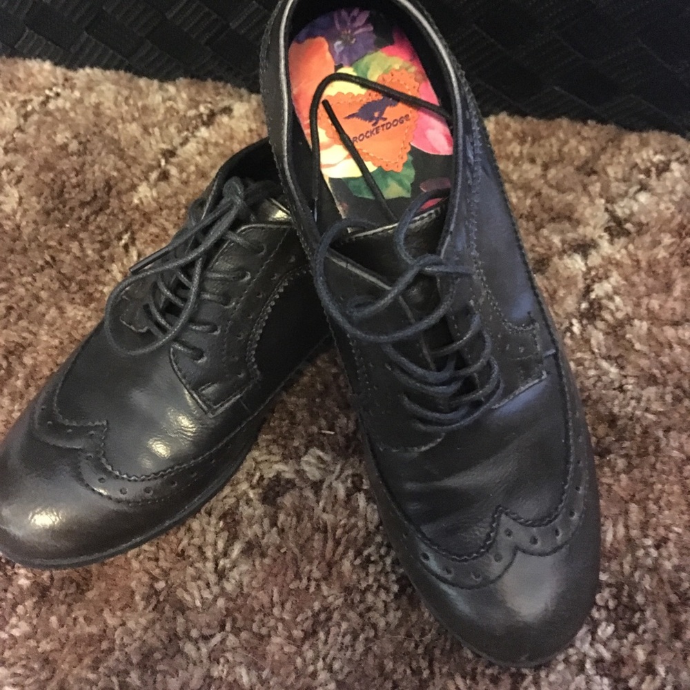 Flat shoes