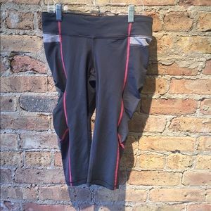 lululemon athletica Pants - Lululemon gray and red crop legging, sz 6, 54364 lululemon athletica Pants - Lululemon gray and red crop legging, sz 6, 54364