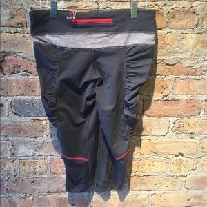 lululemon athletica Pants - Lululemon gray and red crop legging, sz 6, 54364 lululemon athletica Pants - Lululemon gray and red crop legging, sz 6, 54364