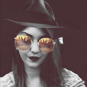 Meet your Posher, Sarra