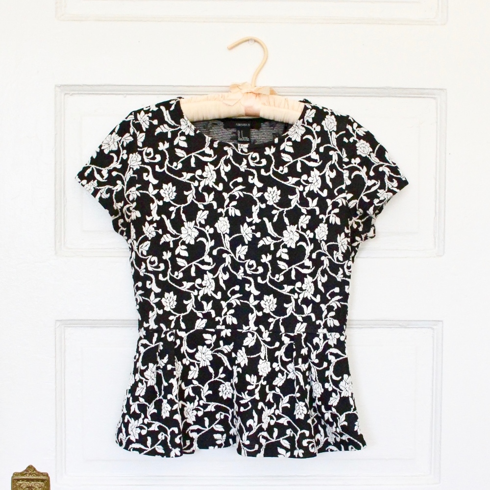 Forever 21 Black White Floral Peplum Top Size S