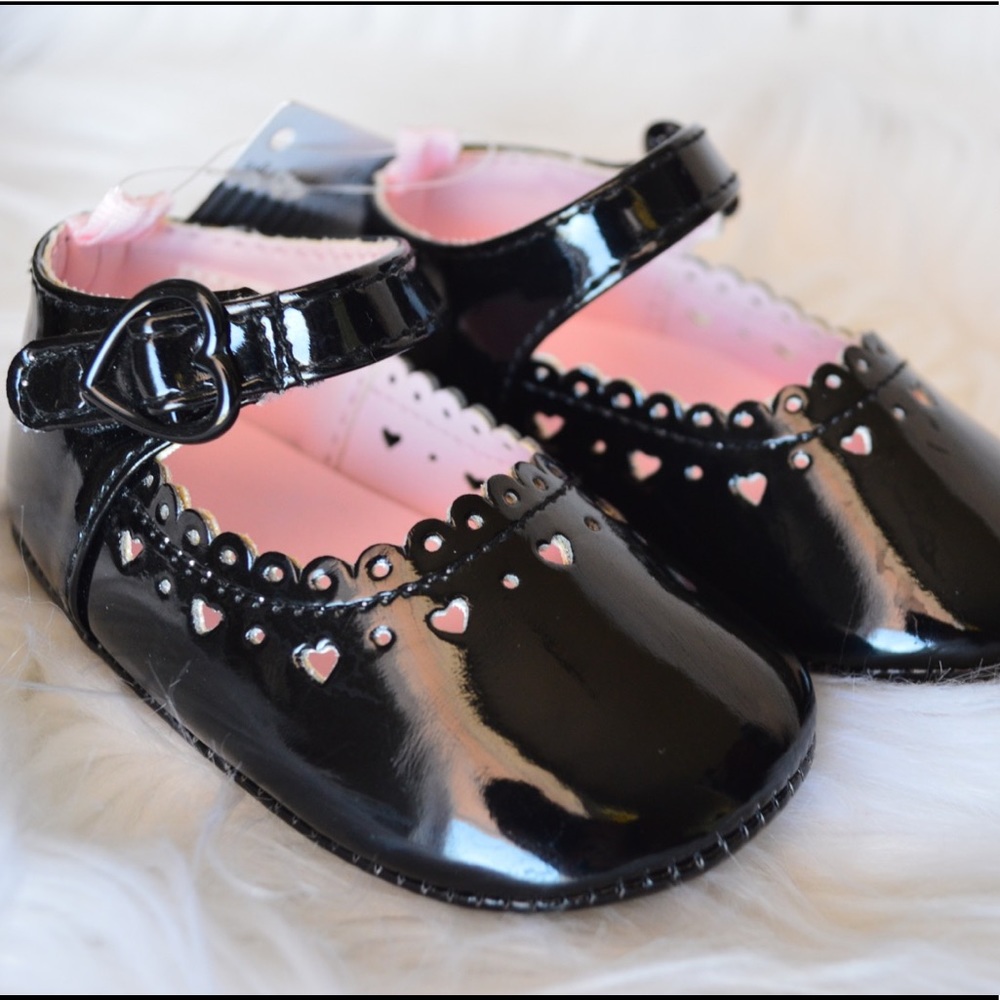 FIRST IMPRESSIONS Crawling Stage Adorable Shoes 💕