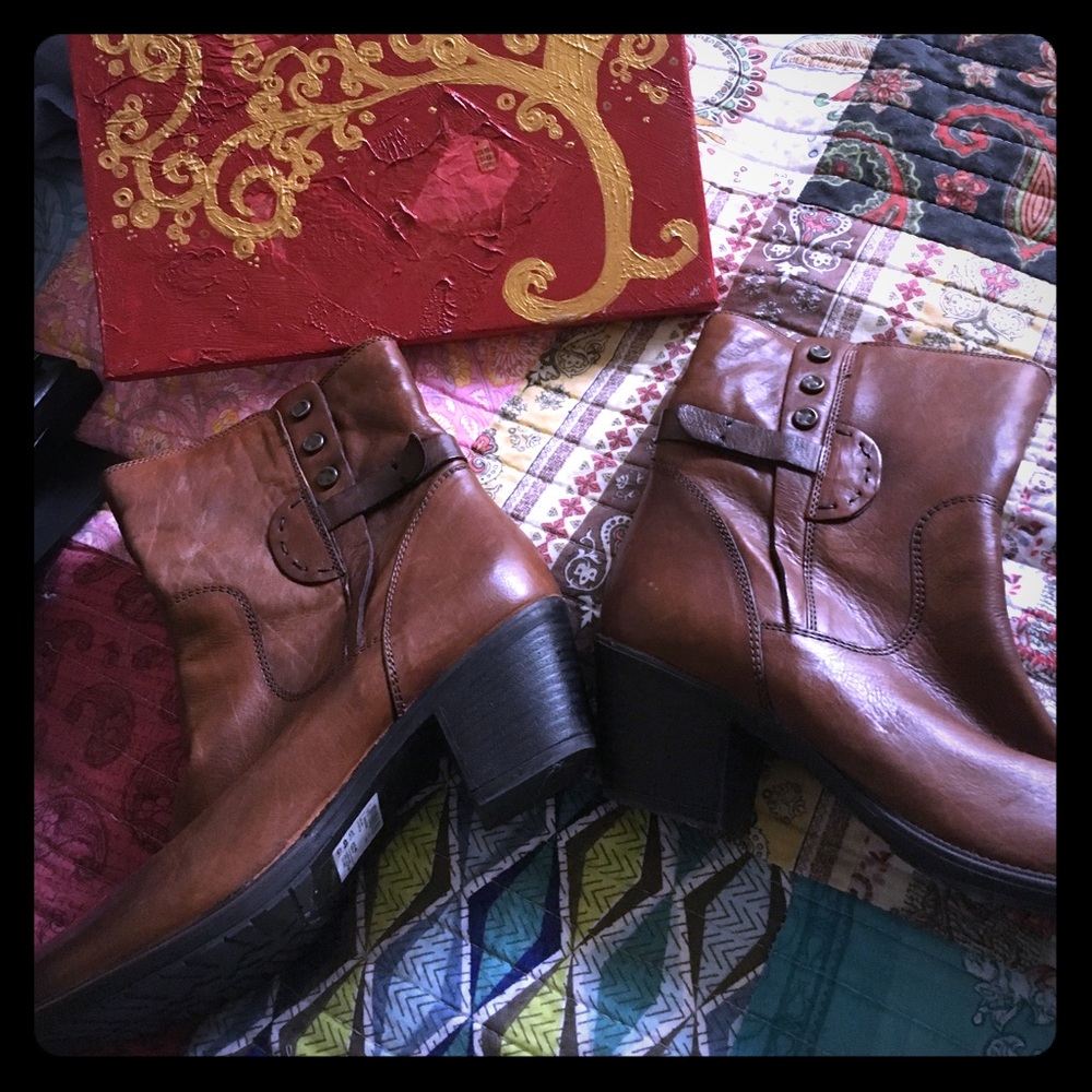 Clark's Maymie Skye boots size 9.5