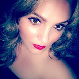 Meet your Posher, Gabriela