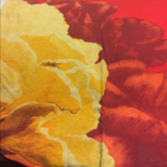 Lucky Brand S Red Floral T-Shirt - Picture 4 of 4