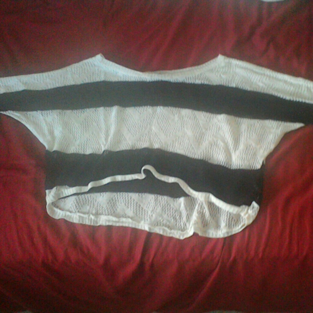 crop top, no snags or stains!