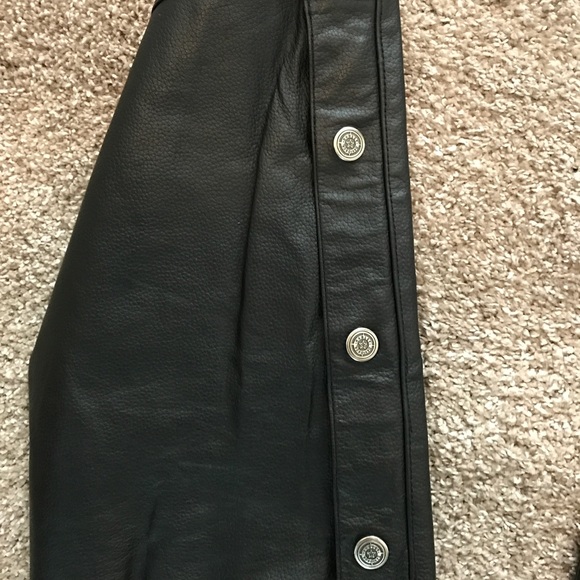 Beautiful Soft Black Leather Pants/Shorts - Picture 2 of 8