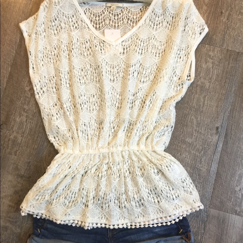 $5 SALE ✨ NWT Ivory Lacey Top ✨