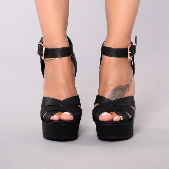 Fashionnova Black Heels - Picture 3 of 4