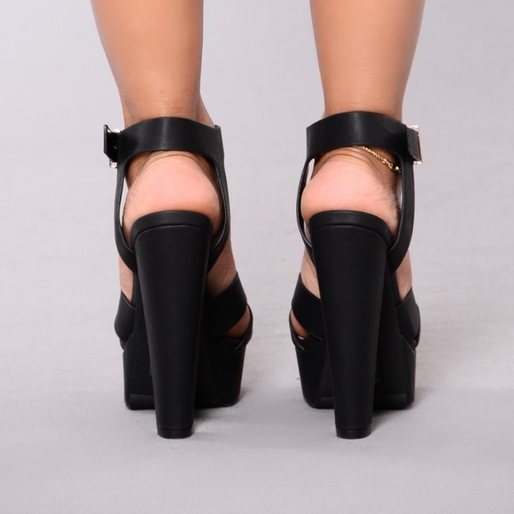 Fashionnova Black Heels - Picture 4 of 4