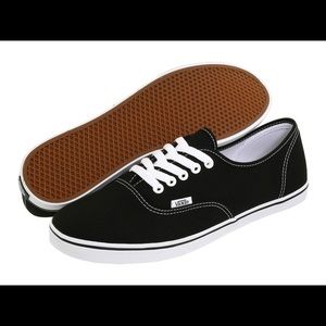 WOMEN'S BLACK VANS