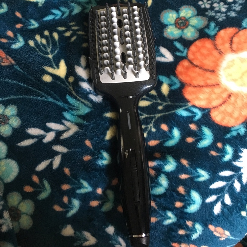 Brush straightener