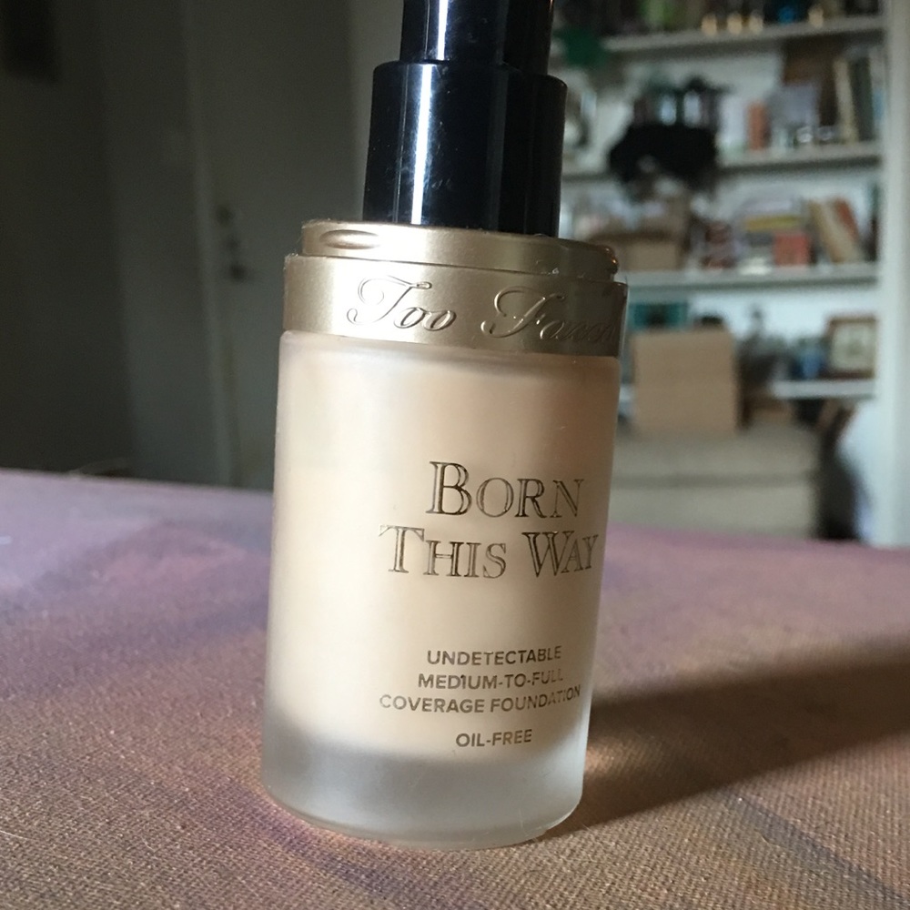 Too Faced Born This Way in Snow