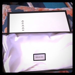 🛍💄Authentic Gucci wallet box & silky dustbag!🌺