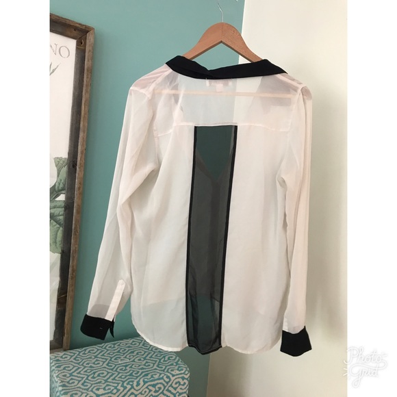 Olive & Oak Button Down Blouse -reduced- - Picture 2 of 2