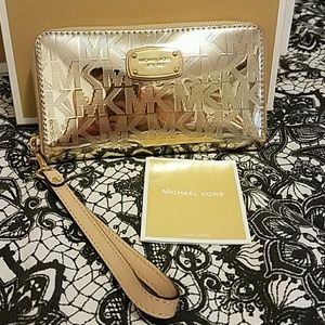 Michael Kors Lg Wallet /Wristlet Michael Kors Lg Wallet /Wristlet
