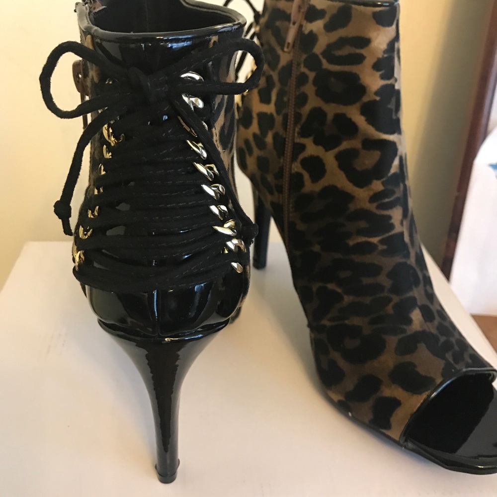 ♨️HOT SALE♨️ Open toe heeled boots by Sugar