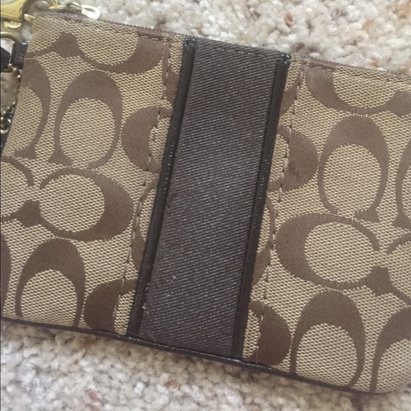 Coach wristlet - Picture 2 of 4