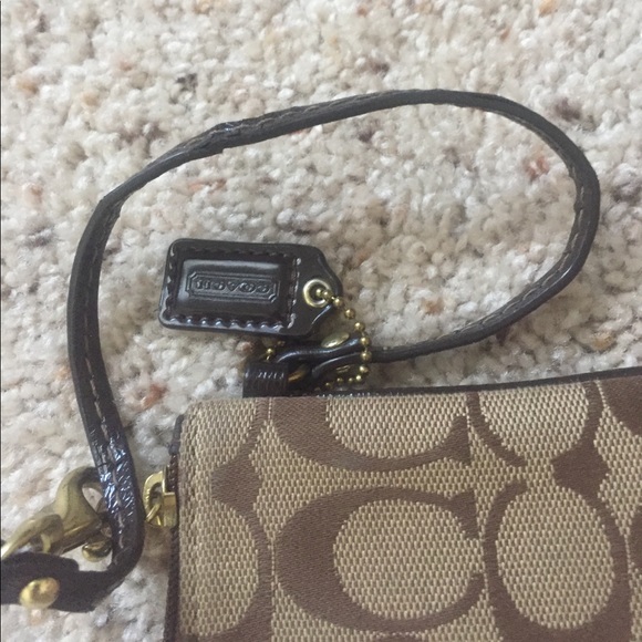 Coach wristlet - Picture 4 of 4