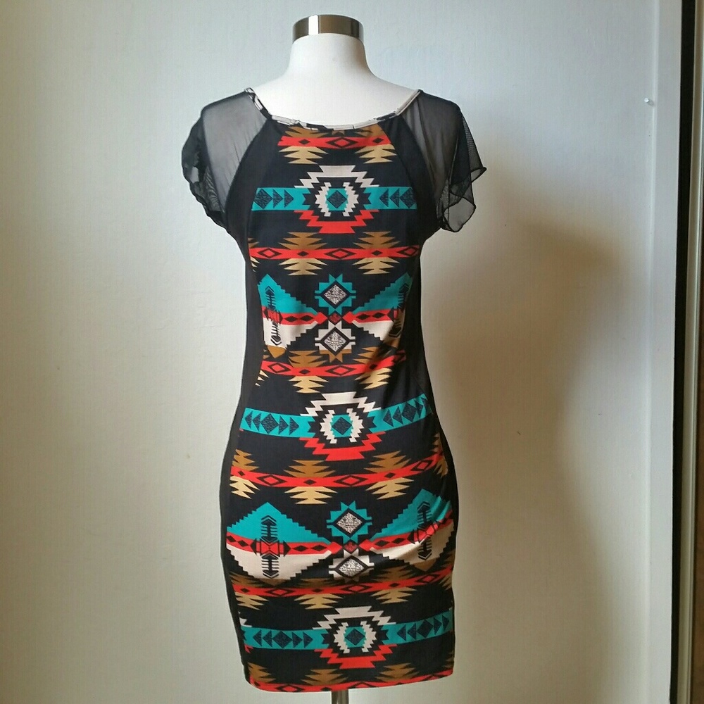 Tribal dress with mesh sleeves - Picture 4 of 7