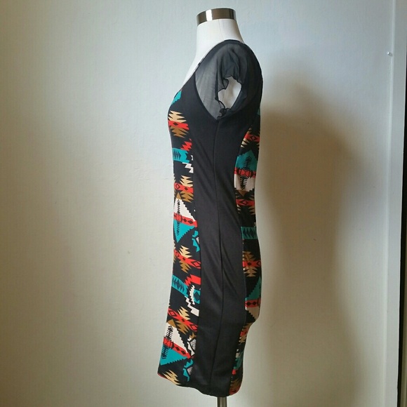 Tribal dress with mesh sleeves - Picture 5 of 7