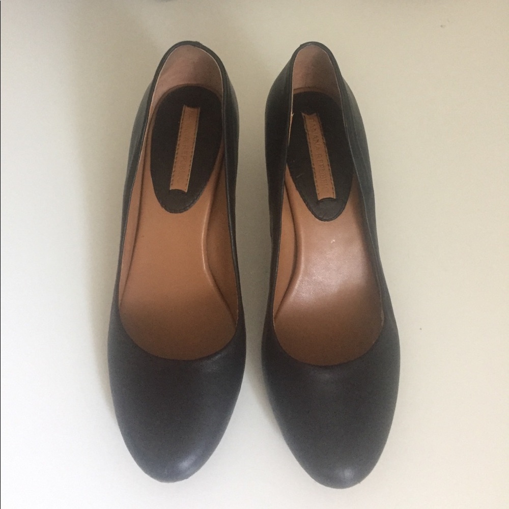 Black Leather Banana Republic stacked heels