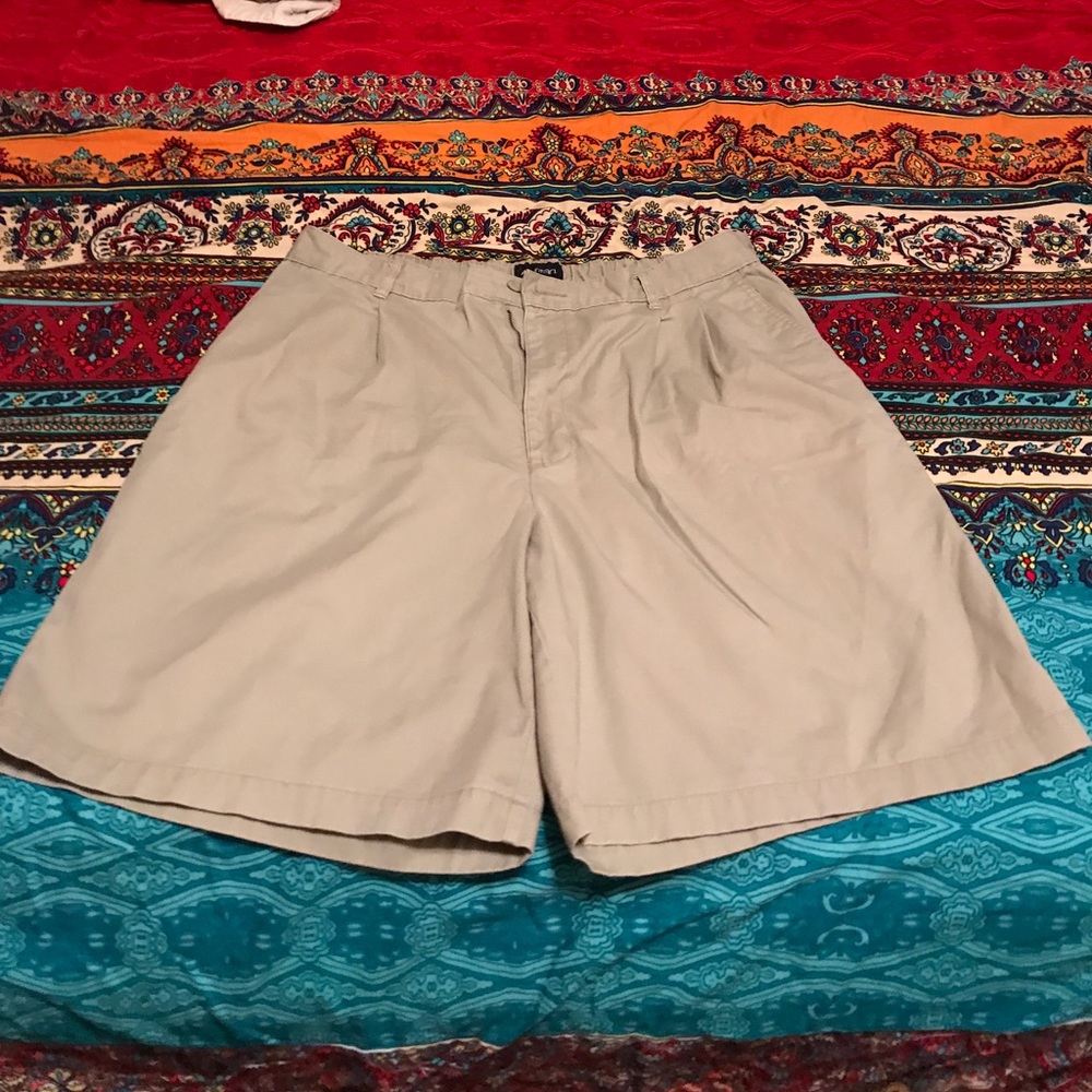 Men's khaki shorts by Puritan sz 38