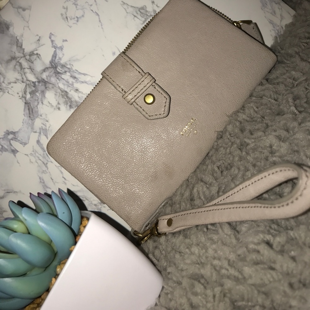 grey fossil wallet