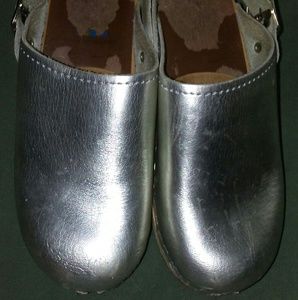 Anatomisk Botten Swedish SILVER clogs.SIZE 31 US 1